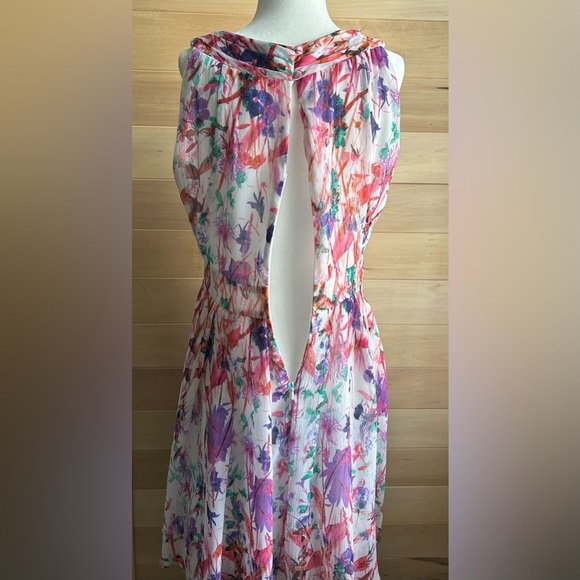 Ricki’s size, small sleeveless floral, dress with back zipper and 2 top buttons - Picture 6 of 12